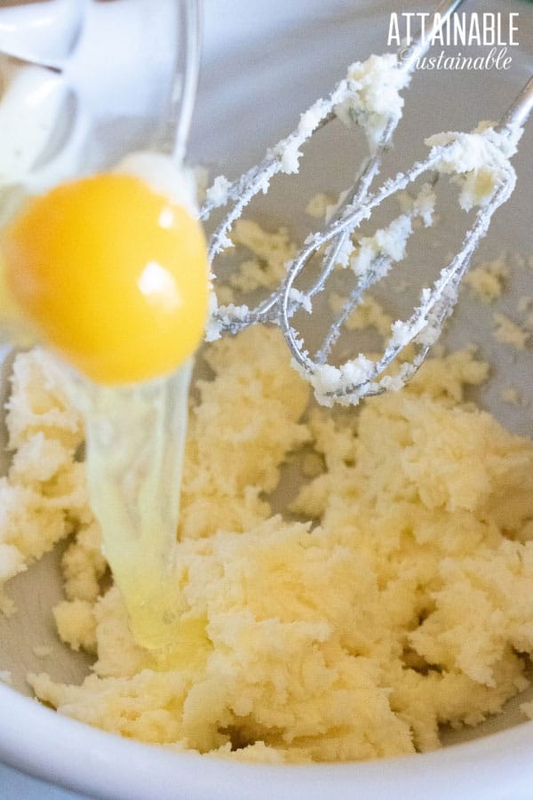 Liliko‘i is arguably the epitome of tropical flavor. This passion fruit cake is splendid alone or with fresh fruit & whipped cream. A favorite dessert! 百香果蛋糕面糊在碗里,加入一个鸡蛋