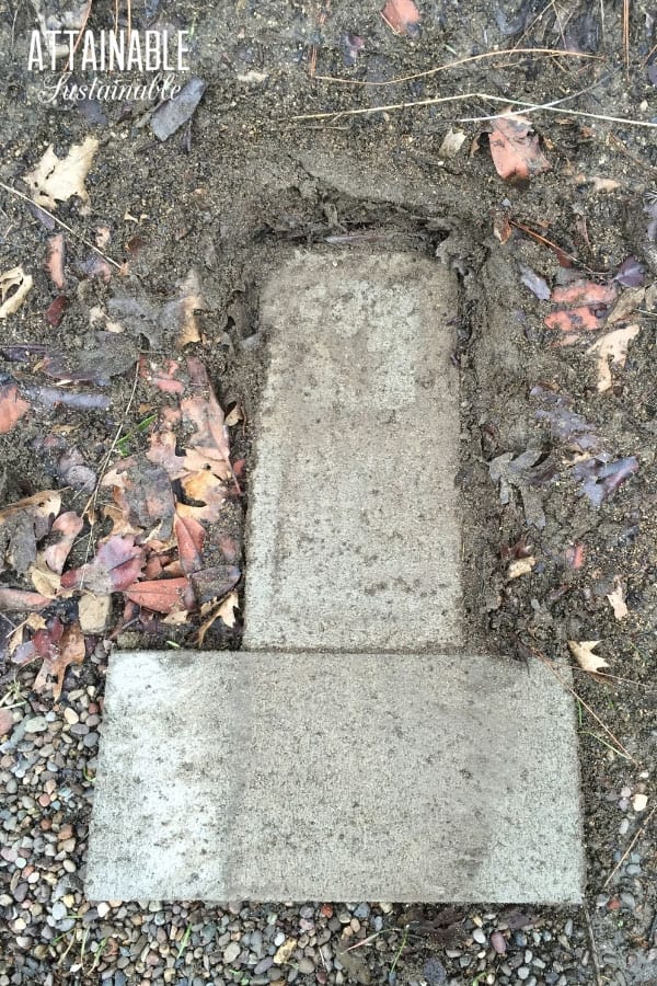 A concrete block rocket stove is easy to make and is great for power outages, camping, and outdoor cooking. Consider this method for off-grid cooking. 在地下混凝土铺筑材料