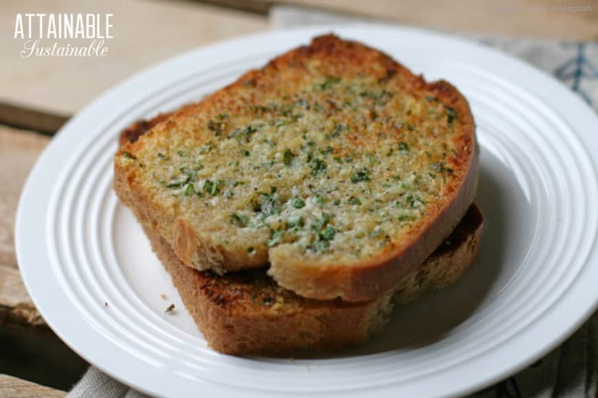 Make this frozen garlic bread recipe at home for a fast side dish. DIY to skip the packaging & weird ingredients that comes with ready made Texas Toast. 牌照白色冷藏蒜烤面包