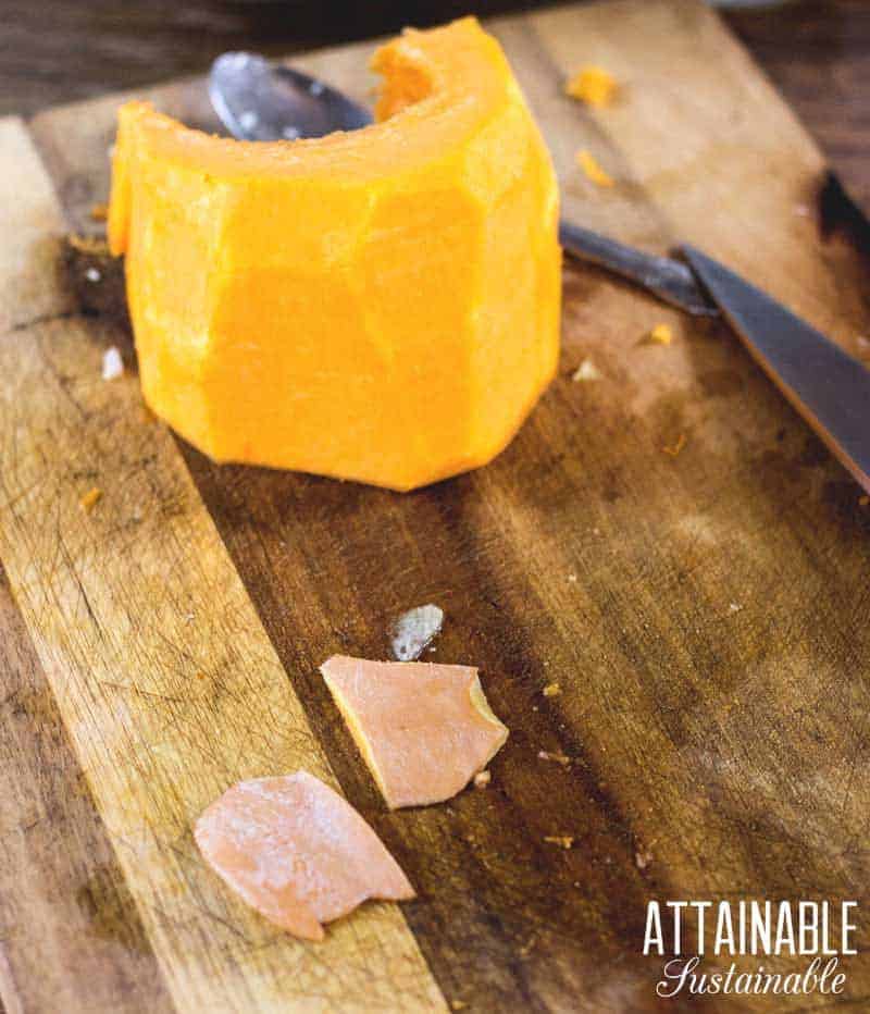For an unusually flavorful way to add probiotics to your diet, try this healthy pumpkin recipe. Ferment pumpkin with cardamom seeds for a surprising snack! 去皮生南砧板上用刀